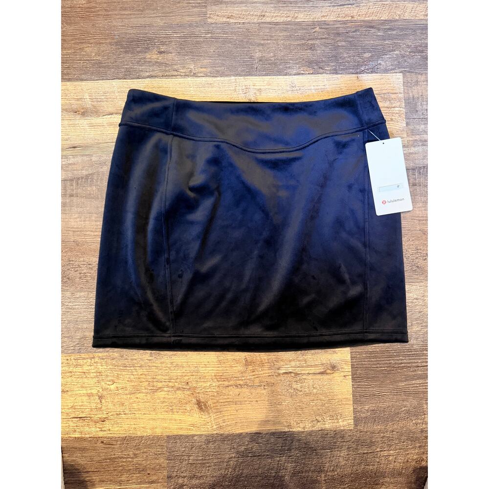 Lululemon Black Velvet Mini Skirt Size XL NWT - Picture 2 of 4